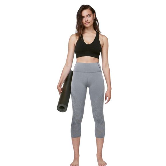 LULULEMON Reveal Crop Zen Expression Solar Grey Leggings Size 4 - Picture 4 of 5